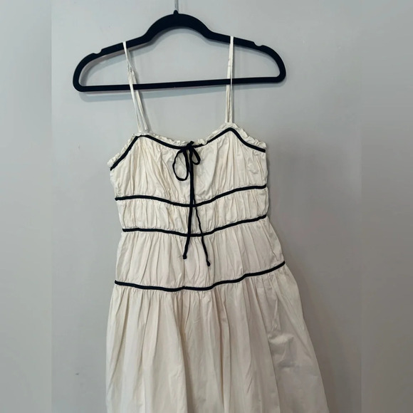 Momni Monochromatic Black and White with Contrast Lining Midi Dress Small 1543 - Picture 4 of 13